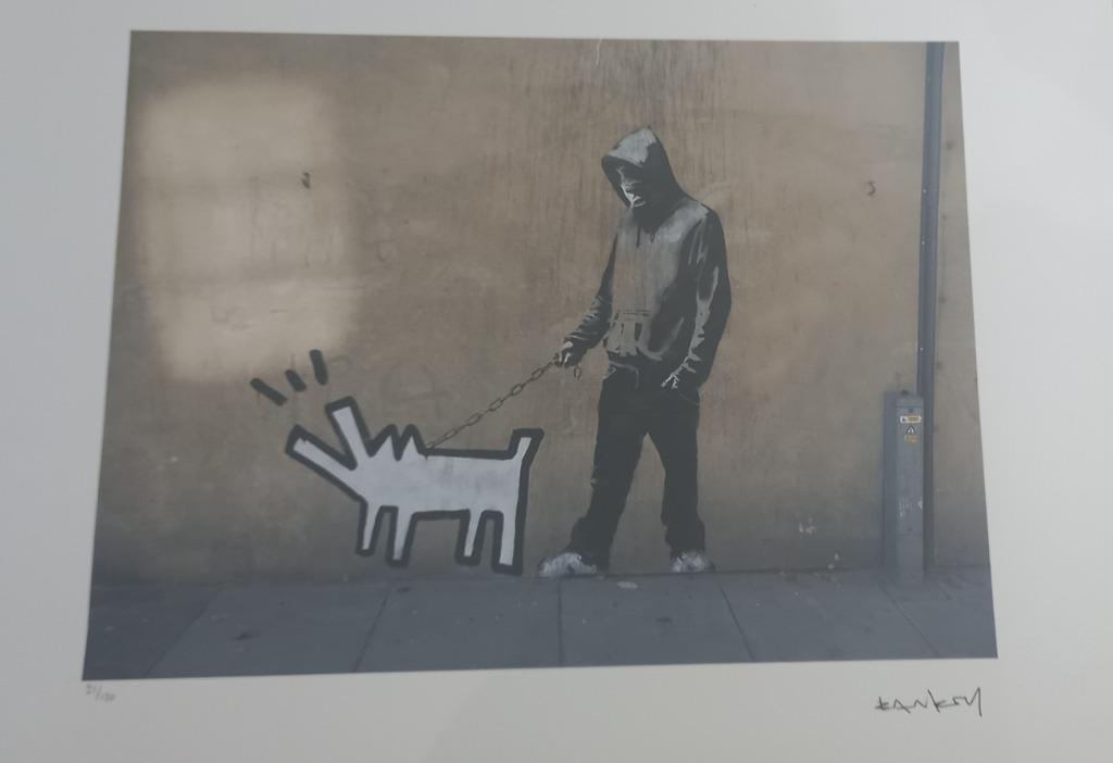 Lithographie Banksky "Chien de hareng", Antiquités & Art, Art | Lithographies & Sérigraphies, Enlèvement ou Envoi