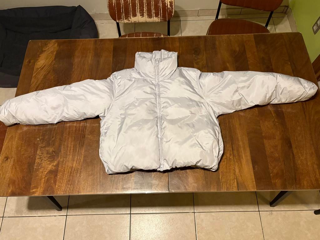 Lichtgrijze pufferjas - Weekday, Kleding | Dames, Maat 38/40 (M), Weekday, Ophalen of Verzenden, Grijs