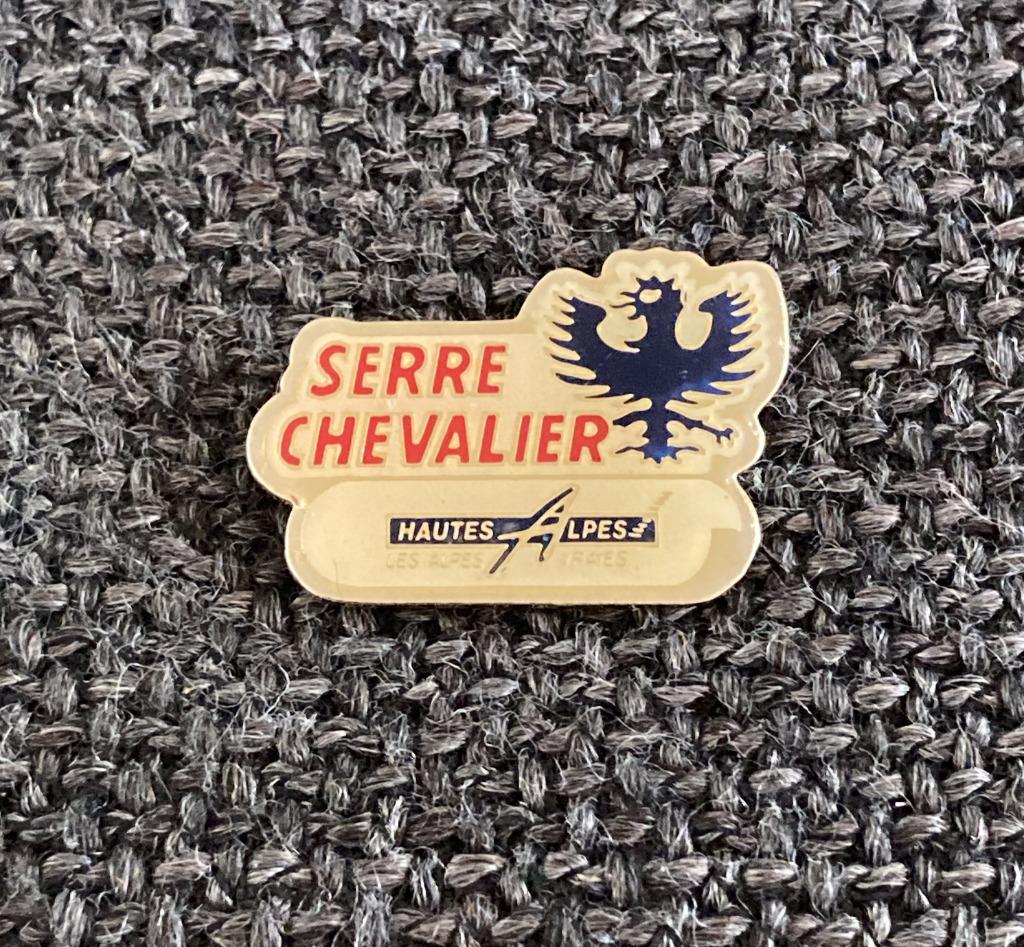 PIN - SERRE CHEVALIER - FRANCE - FRANKRIJK - SKI, Envoi, Utilisé, Ville ou Campagne, Insigne ou Pin's