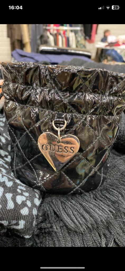 Trousse maquillage «Guess » très bon état: idée cadeau 🎁, Maquillage, Enlèvement ou Envoi, Tout le visage, Utilisé