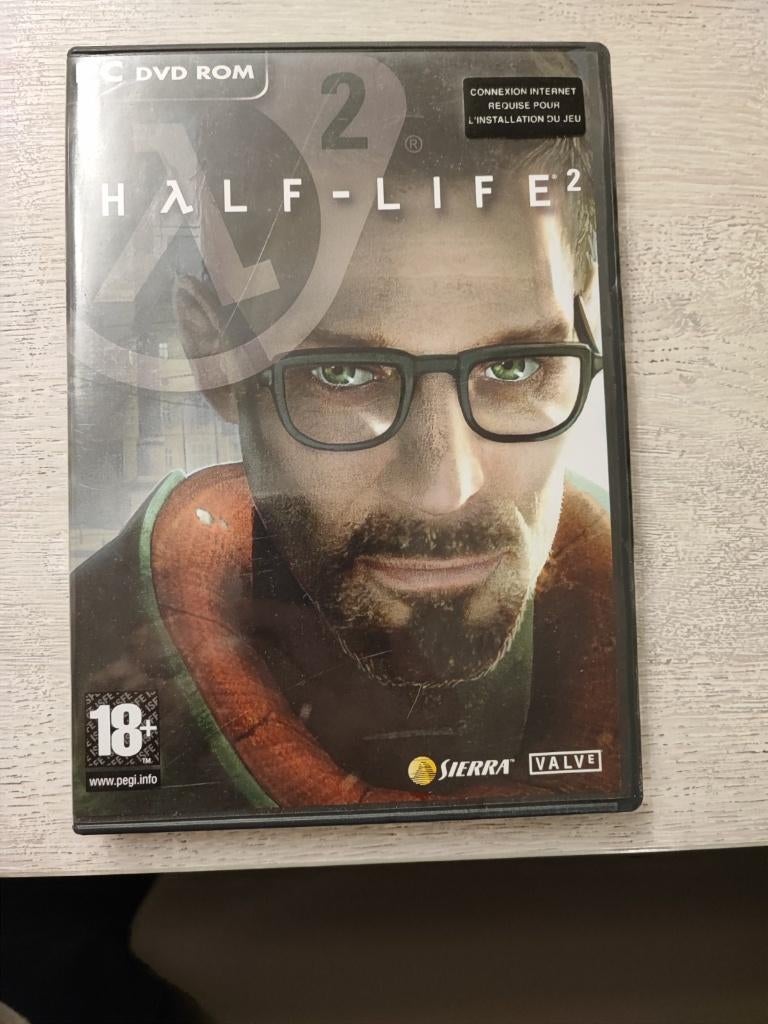 Half-Life 2 PC DVD-ROM 2004 Sierra/Valve BOITE, Games en Spelcomputers, 1 speler, Ophalen of Verzenden, Zo goed als nieuw, Avontuur en Actie