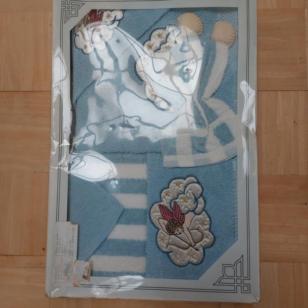 Linge de bain accessoires neuves dans le carton, Ophalen, Zo goed als nieuw