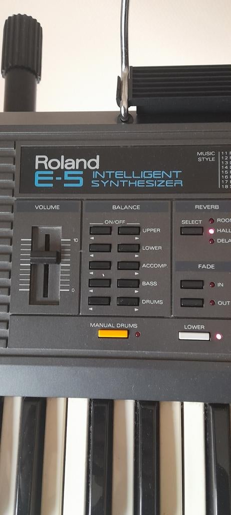 Roland E-5 intelligent synthesizer, Ophalen, 61 toetsen, Roland, Zo goed als nieuw