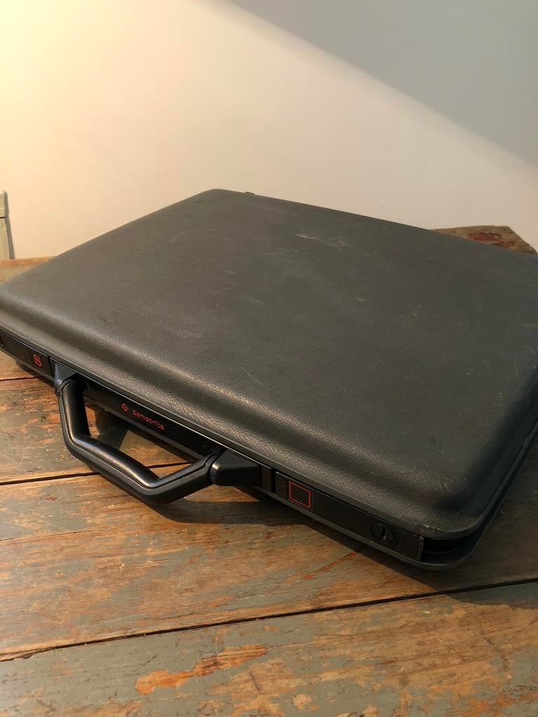 VINTAGE SAMSONITE KOFFER PLAT MODEL SCHOOL, Bijoux, Sacs & Beauté, Valises, Enlèvement ou Envoi