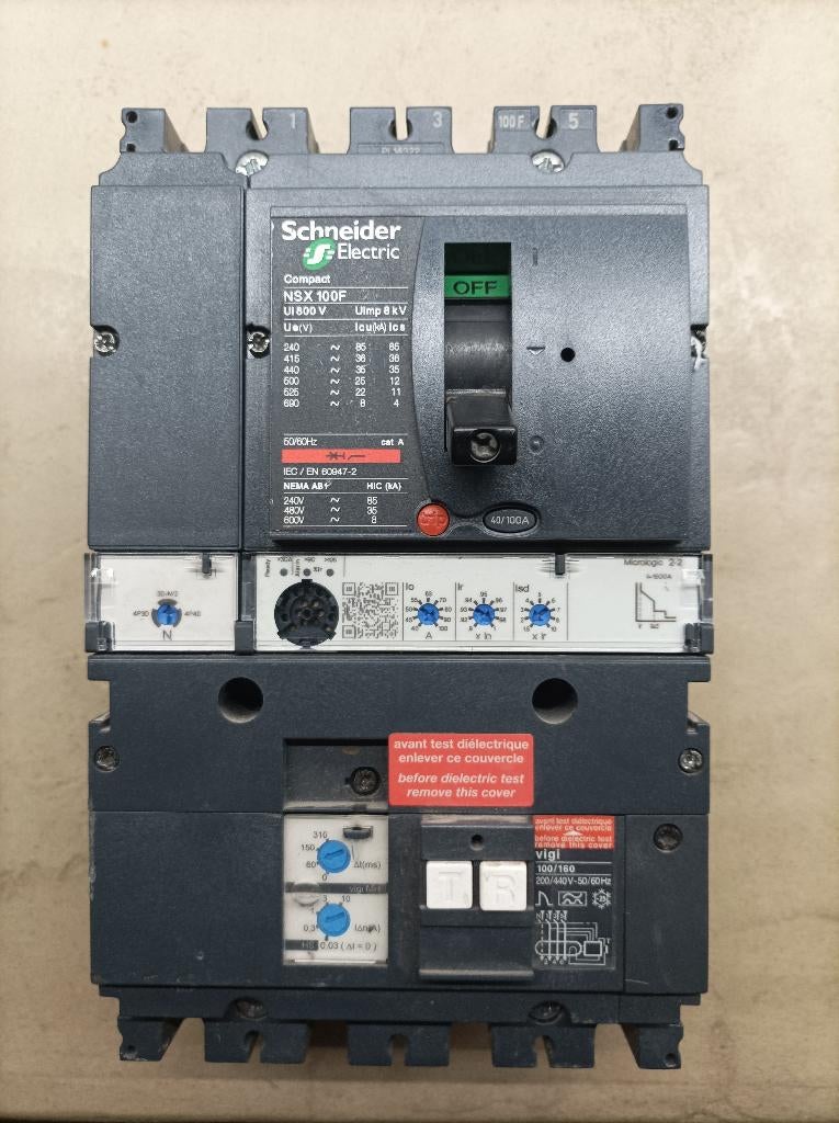 Schneider NSX100F VIGI MH MICROLOGIC 2.2AB 100A 4P, Bricolage & Construction, Enlèvement ou Envoi