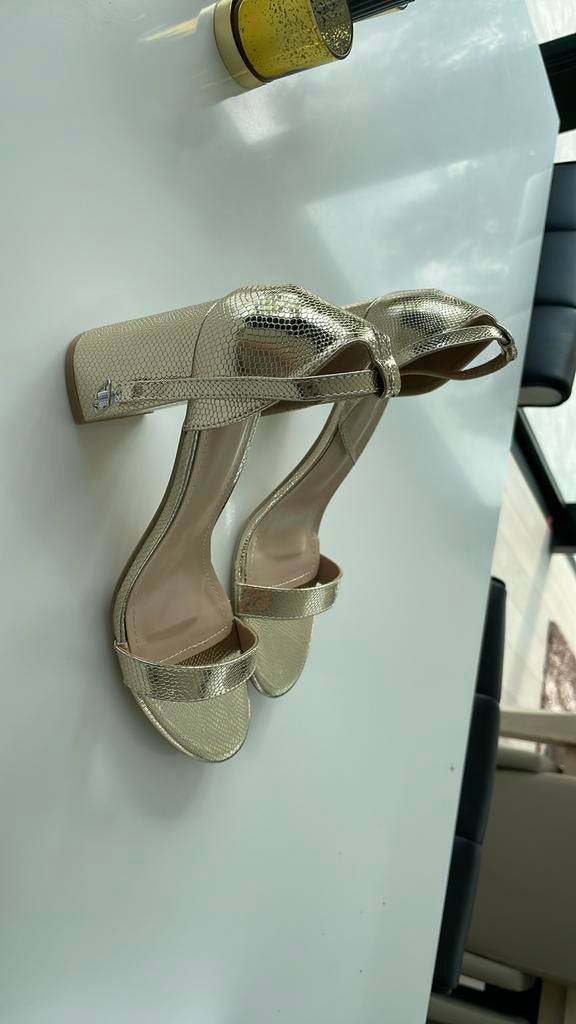 Chaussures dorées taille 41, Enlèvement ou Envoi, Neuf