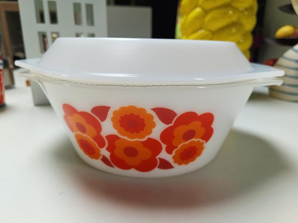 Plat Arcopal modèle Lotus entièrement neuf, Enlèvement ou Envoi