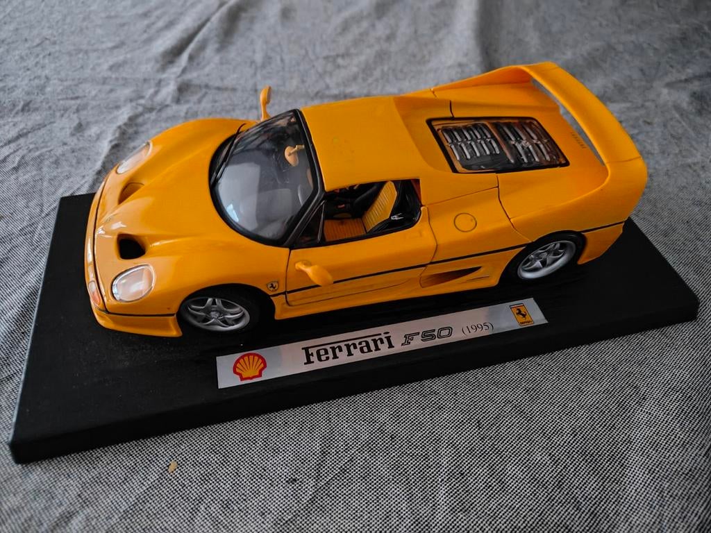 Ferrari F50 1995 (Geel) (30 cm) 1/18 Maisto Shell Collezione, Hobby en Vrije tijd, Ophalen of Verzenden, Gebruikt, Auto, Maisto