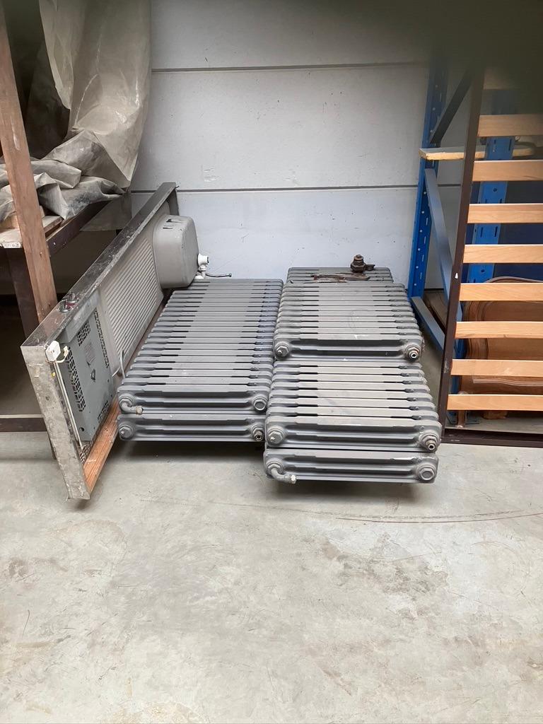 Gietijzeren radiatoren merk : BUDERUS, Ophalen, 30 tot 80 cm, Gebruikt, Hoog rendement (Hr)