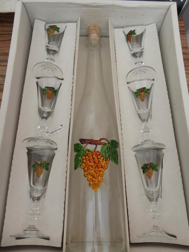 bouteille + verre a liqueur  alsace décor raisin, Enlèvement ou Envoi, Utilisé, Verres et Verres à shot