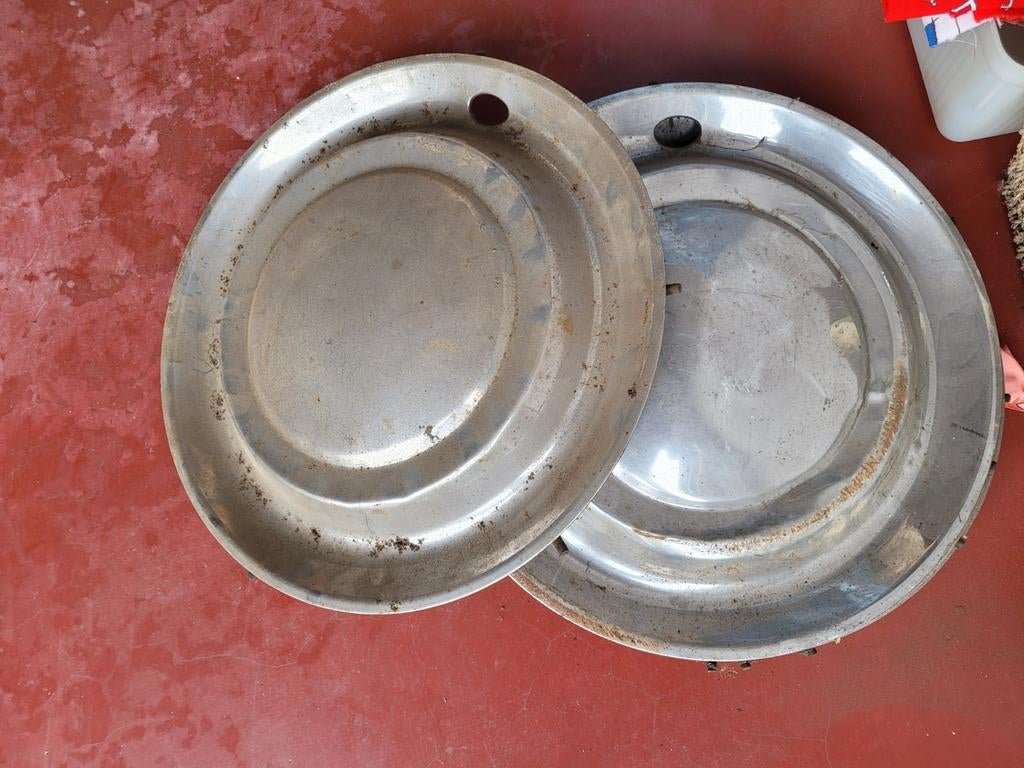 4 oude wielschijven van een Citroën DS oldtimer, Ophalen