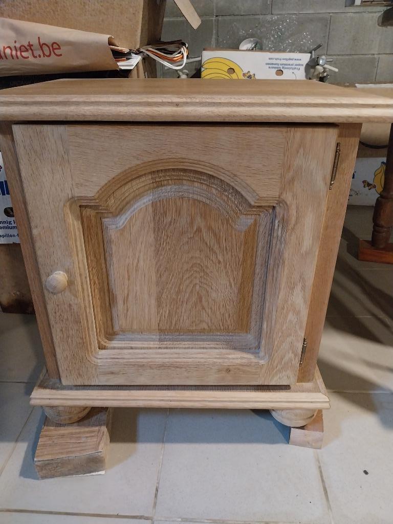 Table de nuit en chêne, Ophalen, Gebruikt