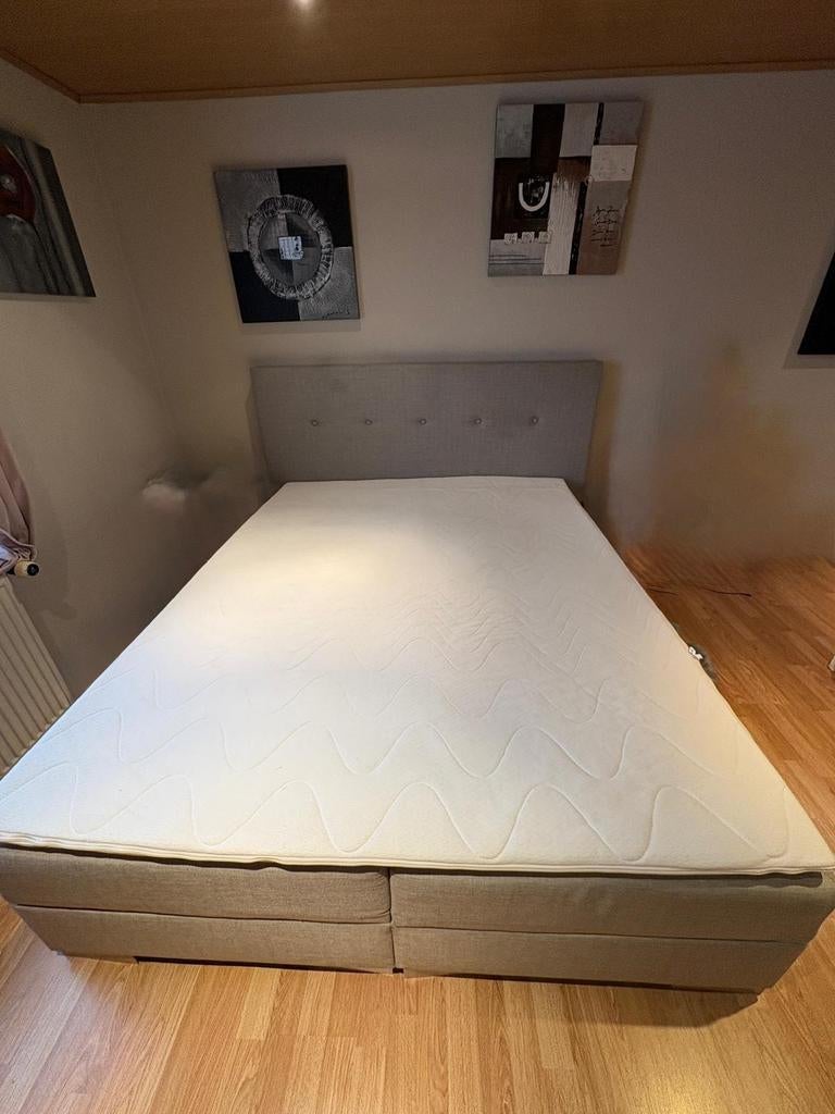 Boxspring avec matelas mousse froide 160×200, Maison & Meubles