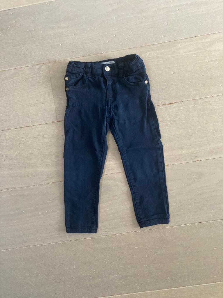 Donkerblauwe Jeans broek van Zara (Maat 2 jaar / 92), Pantalon, Garçon, Enlèvement ou Envoi, Comme neuf