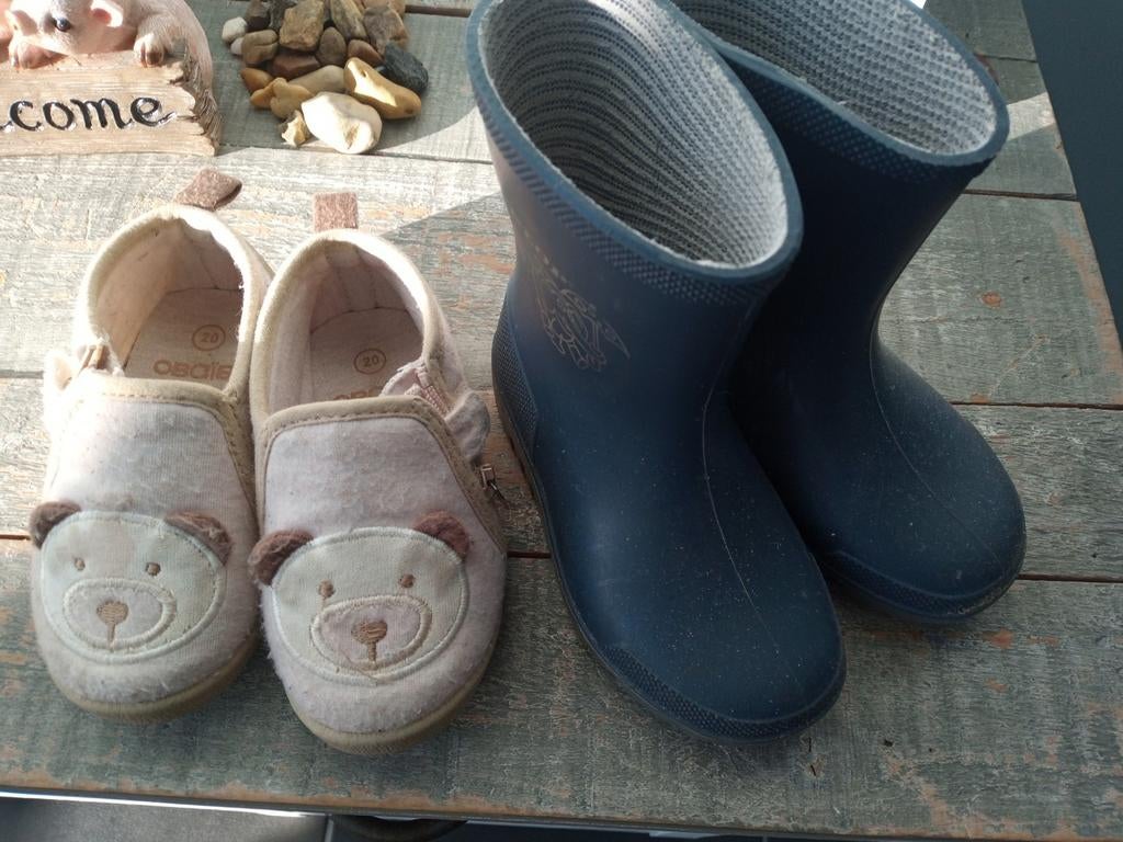 Pantoffels en laarsjes maat 20 tesamen 5 euro, Kinderen en Baby's, Ophalen, Laarsjes