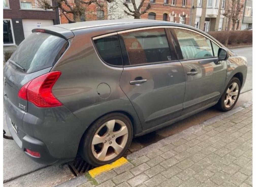Peugeot 3008    Benzine 1.6 88kw 120pk     147.194km, Entreprise, Essence, Achat