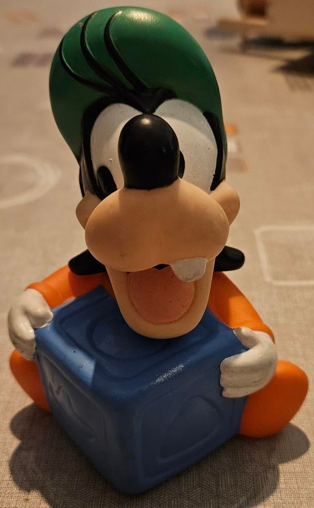 Bébé Goofy
L'image montre une figure de, Collections, Personnages de BD, Comme neuf, Enlèvement ou Envoi