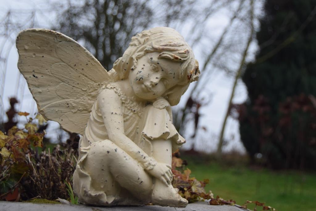 STATUE EN FONTE PATINEE BLANCHE (LA FEE ASSISE ET ASSOUPIE), Enlèvement ou Envoi, Neuf, Autres matériaux, Autres types