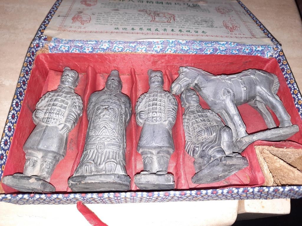 Terracotta beeldjes , krijgers en paard  uit China, Ophalen of Verzenden