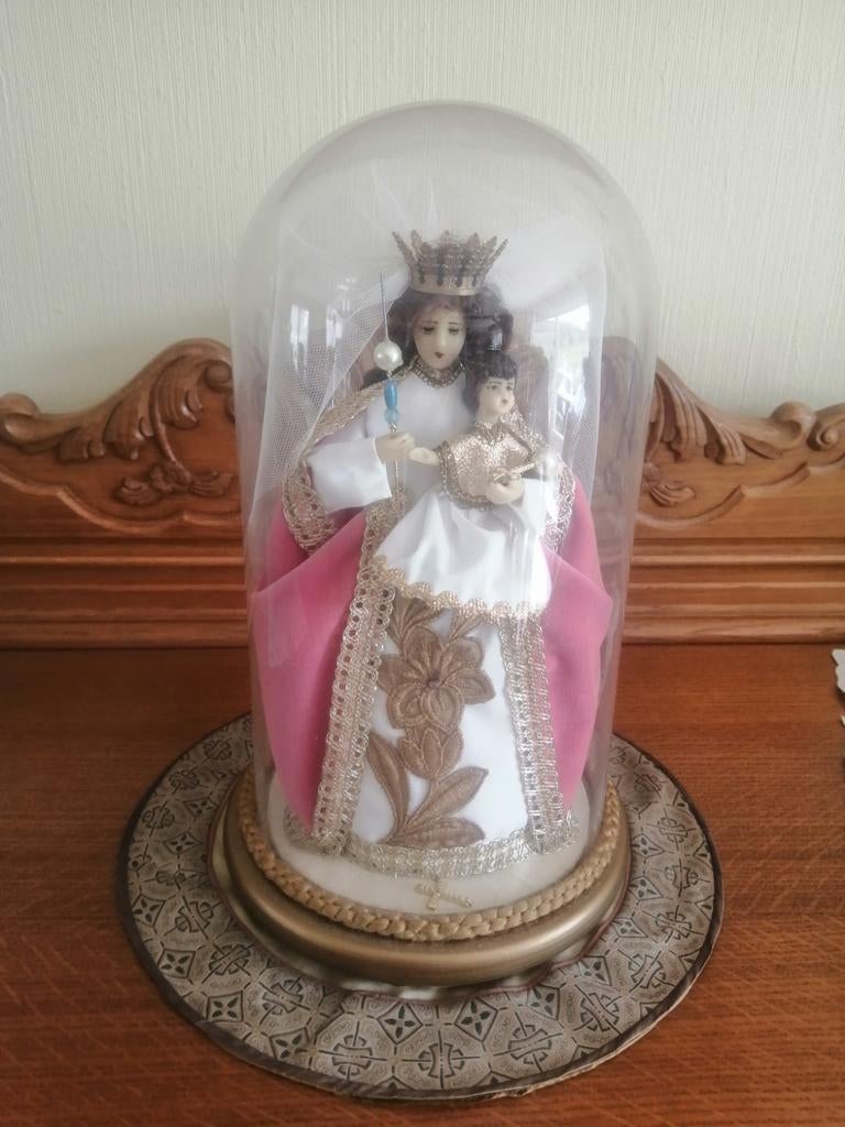 Maria met kindje Jezus op haar arm., Ophalen, Zo goed als nieuw