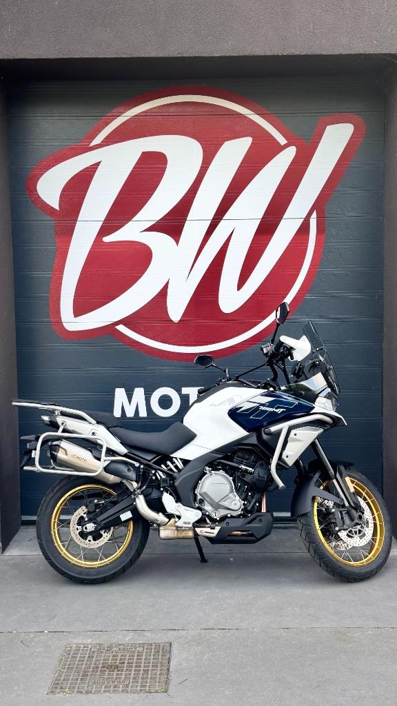 CF Moto 700 MT Adventure White @ BW Motors Malines, Motos, Motoren | CFMOTO, Entreprise, Tourisme, plus de 35 kW, 2 cylindres