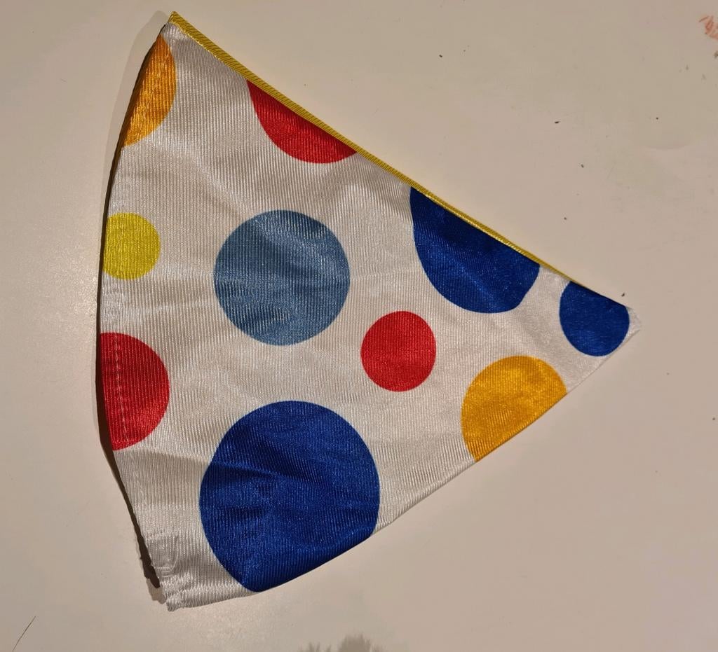 Chapeau de clown de carnaval, Enlèvement