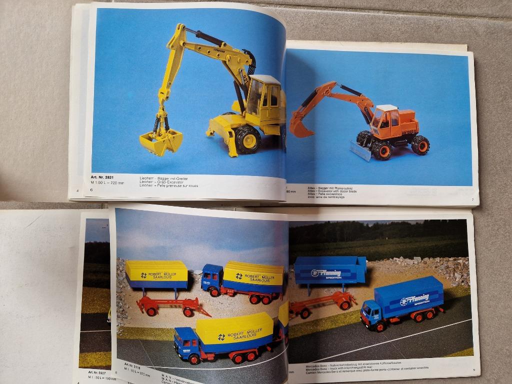 Conrad miniaturen 2 catalogi 1985 1:50 Schaalmodellen, Hobby en Vrije tijd, Ophalen of Verzenden, Gebruikt, Hijskraan, Tractor of Landbouw