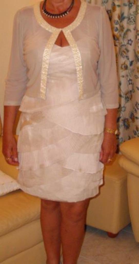 Joli tapis, robe de soirée, ANDERE, Taille 38/40 (M), Enlèvement ou Envoi, Comme neuf