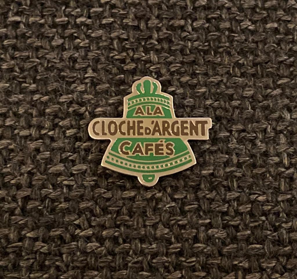 PIN - A LA CLOCHE D'ARGENT CAFÉS, Verzenden, Gebruikt, Overige onderwerpen, Speldje of Pin