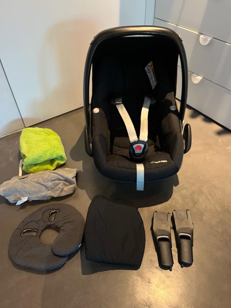 Maxi-cosi pebble Black raven incl verkleinkussen + 2x hoes, Kinderen en Baby's, Autogordel of Isofix, Ophalen of Verzenden, Zo goed als nieuw