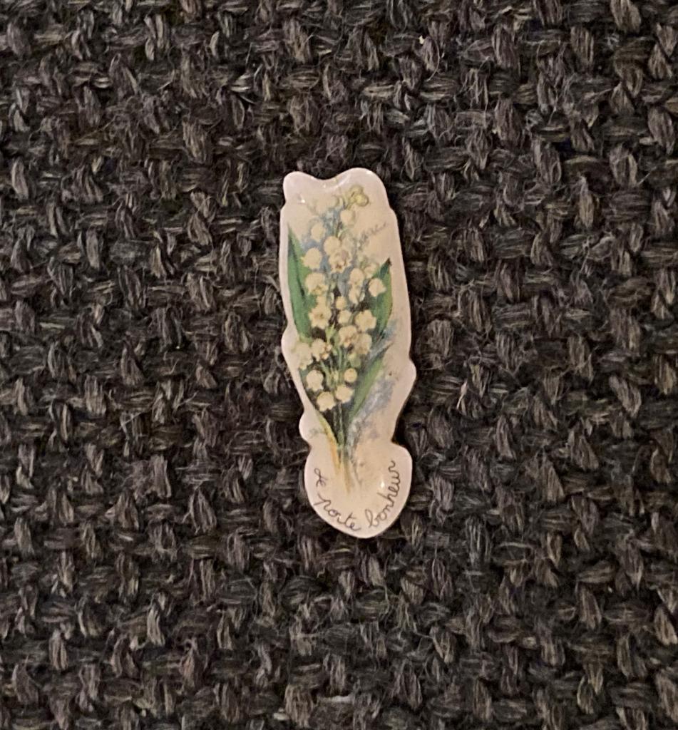PIN - JE PORTE BONHEUR - FLEURS - FLEUR - BLOEMEN - BLOEM, Envoi, Utilisé, Animal et Nature, Insigne ou Pin's