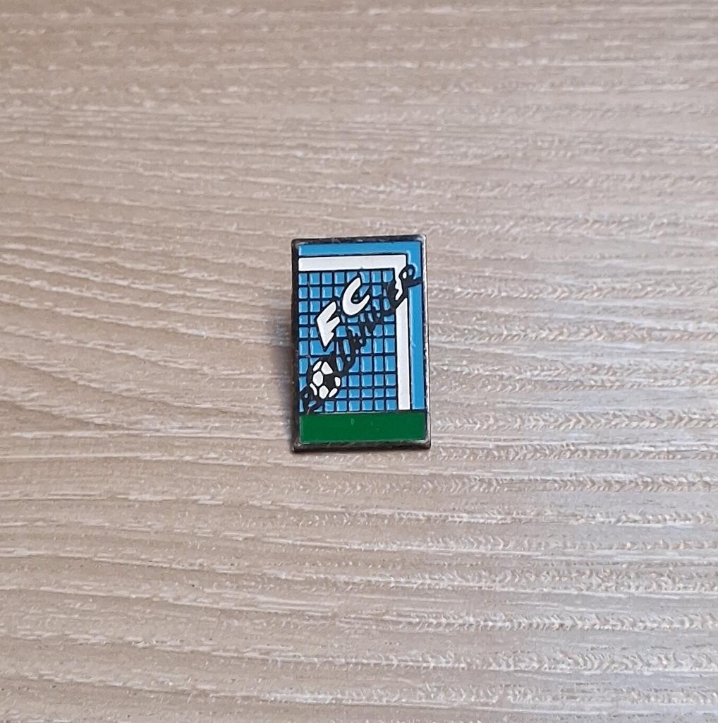 PIN - VOETBAL - FOOTBALL, Envoi, Utilisé, Sport, Insigne ou Pin's