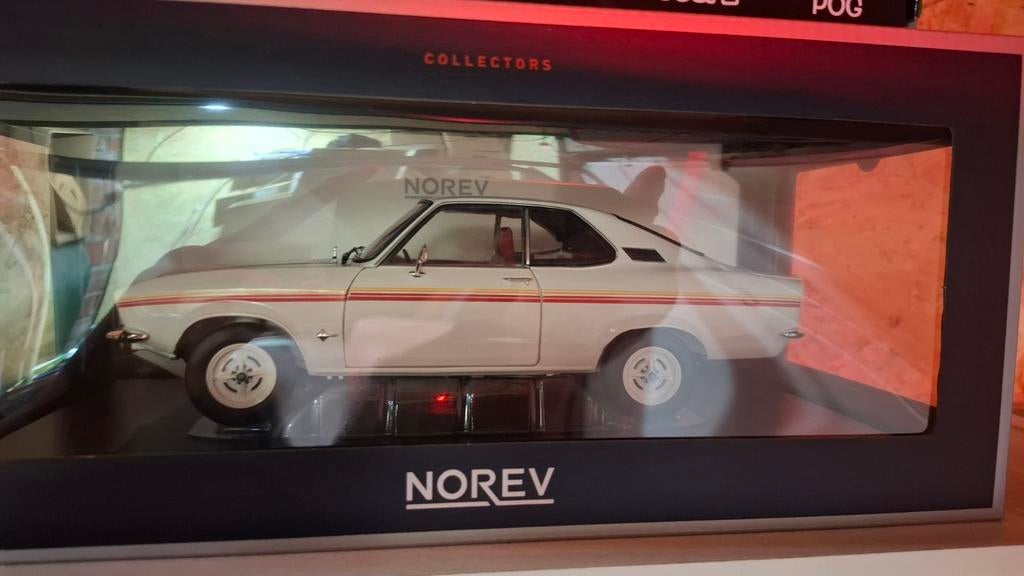 Miniature opel manta a 1:18 norev, Norev