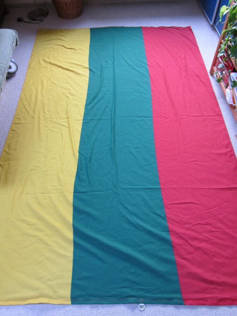 Grand drapeau lituanien (Lituanien), +/-200 x 300 cm, Enlèvement ou Envoi, Utilisé