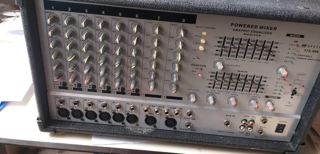skytec versterker 550w   8 chan met luidsprekers  2 x 350w, Muziek en Instrumenten, Ophalen, Gebruikt, Minder dan 500 watt, Monitor(versterker)