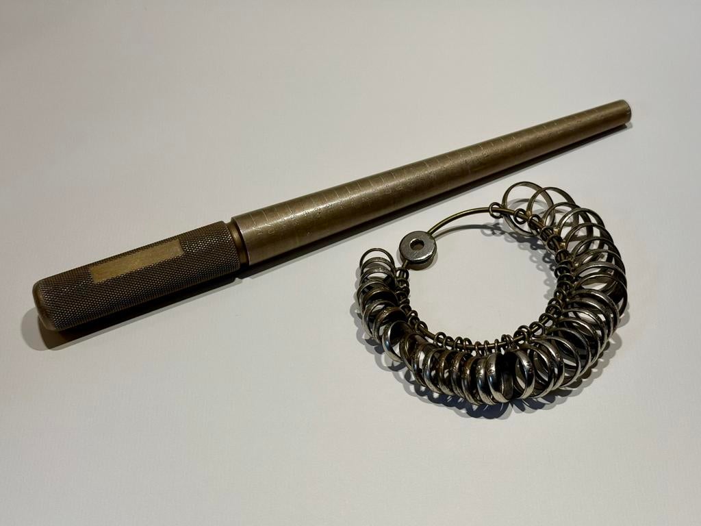 Vintage professionele ringmaatstok en ringmaten, Doe-het-zelf en Bouw, Gereedschap | Handgereedschap, Ophalen of Verzenden, Gebruikt