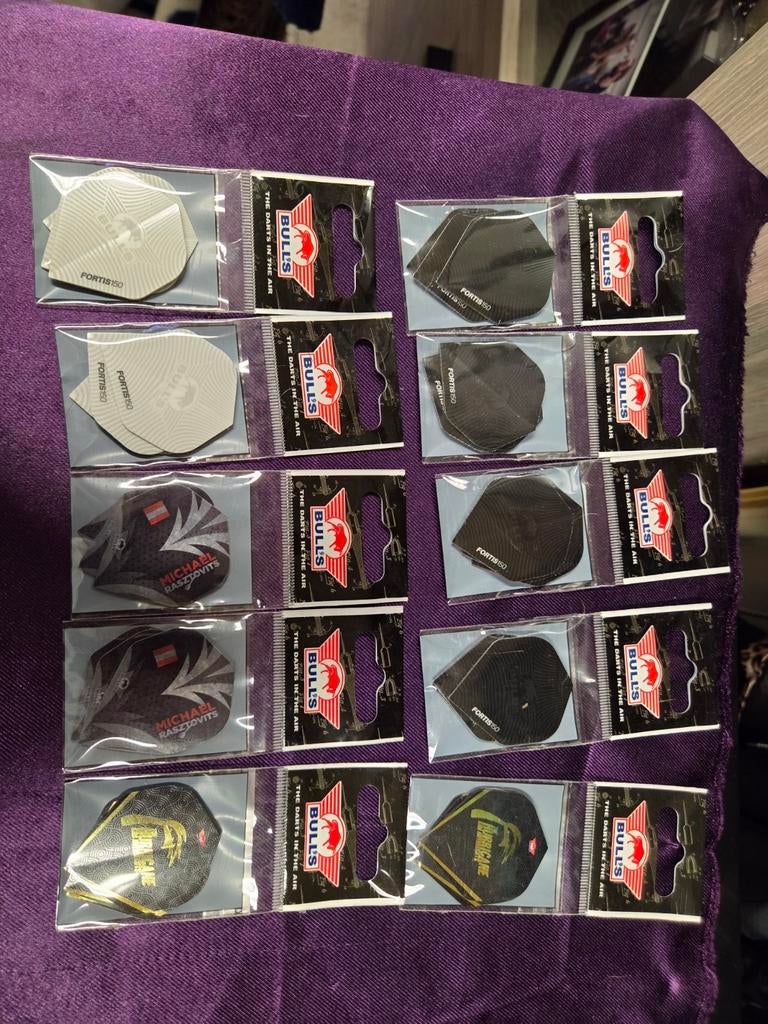 TE koop darts flights bulls, Sport en Fitness, Darts, Ophalen of Verzenden, Flights