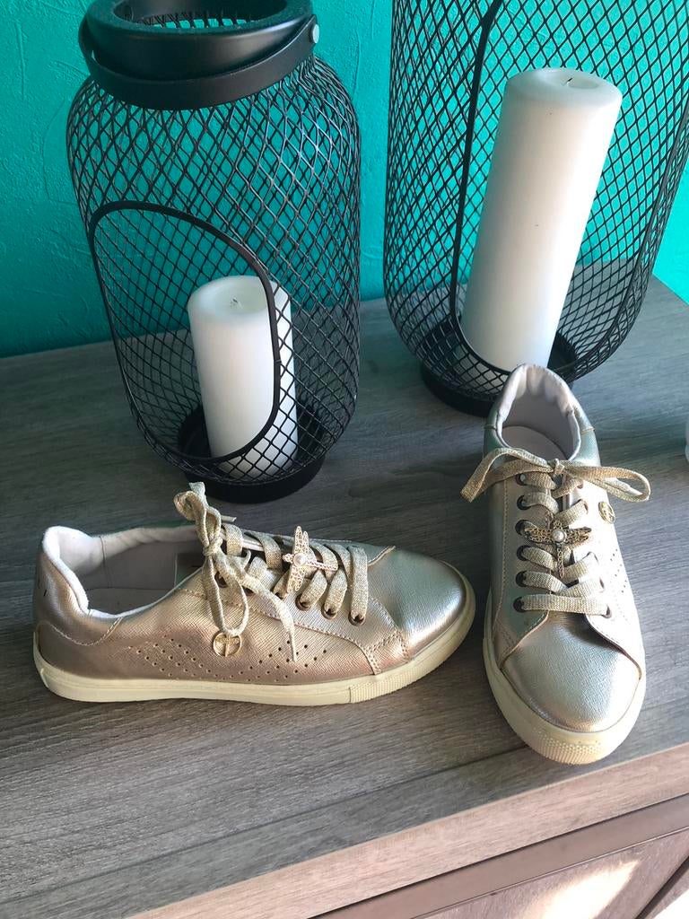 Mooie goudkleurige meisjesschoenen merk Noali  maat 38, Enlèvement ou Envoi, Comme neuf, Chaussures, Fille