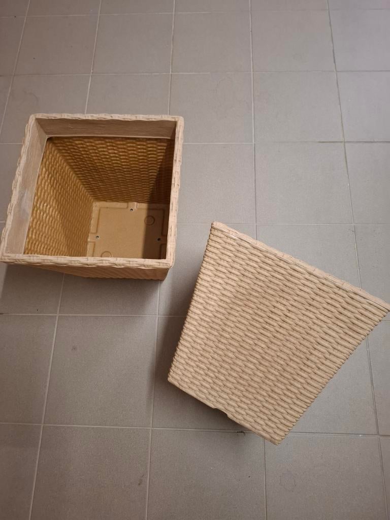 Cache pot imitation vannerie/ Dimensions: 40x40x35 cm, Enlèvement, Neuf, Carré