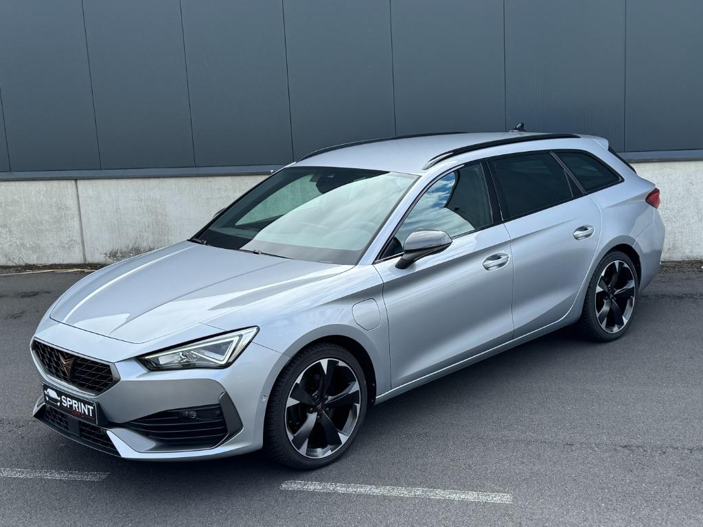 Cupra Leon Sporttourer 1.4e-Hybrid DSG (204pk) Navi | Camera, Auto's, Cupra, 4 cilinders, Leon, Leder en Stof, Hybride Elektrisch/Benzine
