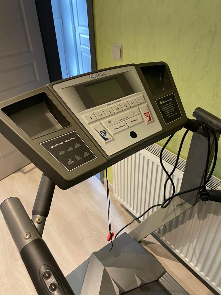 Tapis de course UStyle Sports en parfait état, Sports & Fitness, Appareils de fitness, Comme neuf, Tapis roulant, Jambes, Enlèvement
