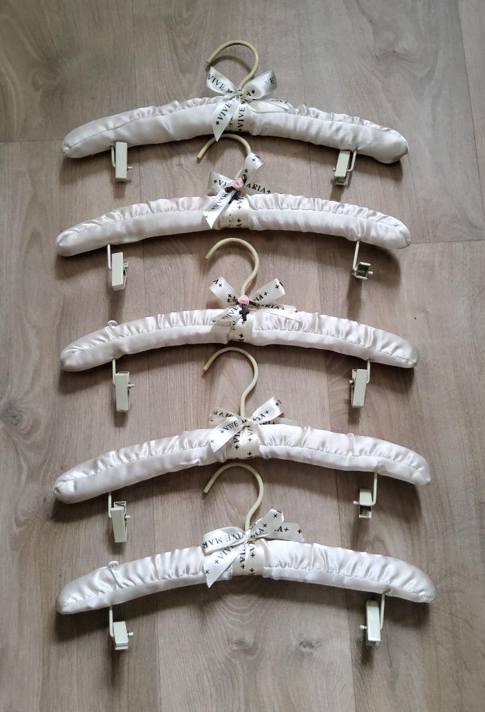 Kleerhangers / kapstokken 5 stuks met zijde Vive Maria, Ophalen of Verzenden, Zo goed als nieuw, Hout, Volwassenen