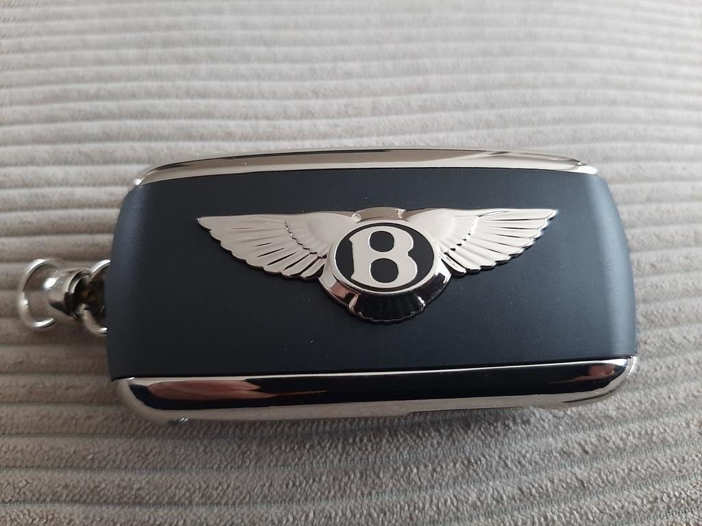 Sleutel voor de nieuwe BENTLEY, Bentley