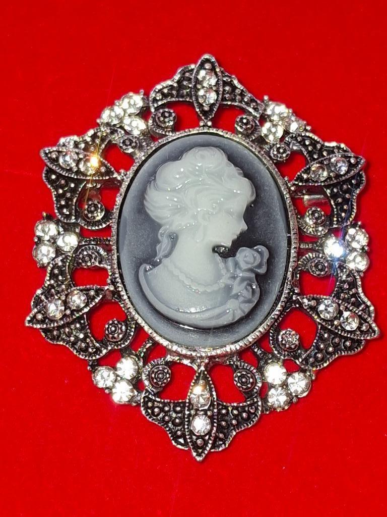 Broche camée Vintage en biscuit environ 6 cm, Envoi, Broche