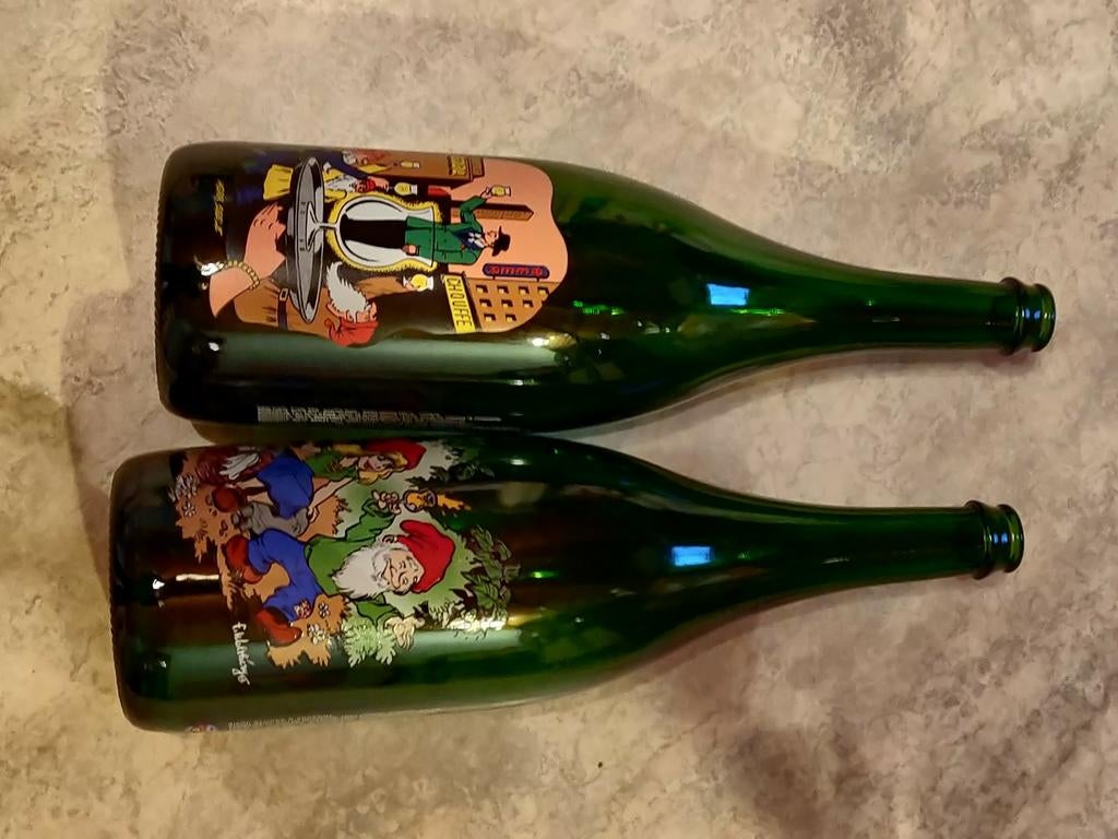 Twee lege flessen en één glas La Chouffe, Verzamelen, Biermerken, Ophalen, Zo goed als nieuw