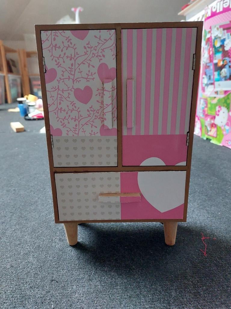 Klerenkastje voor Barbie, Ophalen of Verzenden, Gebruikt, Meisje