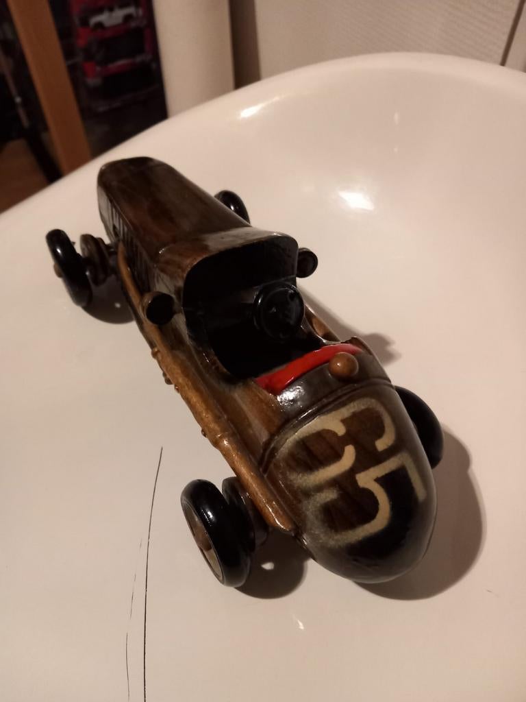 Auto in hout, Hobby en Vrije tijd, Ophalen, Zo goed als nieuw