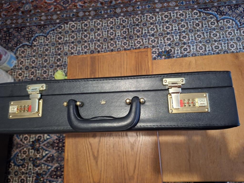 Nieuwe bestekkoffer van 70 stuks, zie foto's, Ophalen, Zo goed als nieuw
