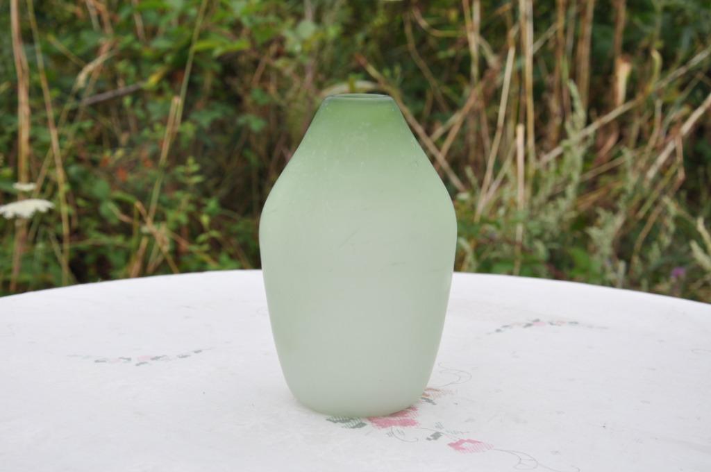 vase en verre vert degradé, Maison & Meubles, Moins de 50 cm, Enlèvement ou Envoi, Verre, Vert