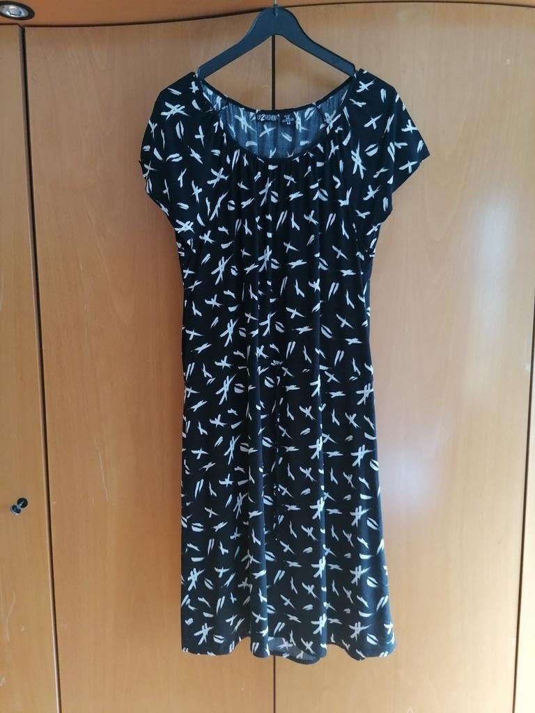 Kleedje, Taille 42/44 (L), Enlèvement ou Envoi, UP 2 FASHION, Porté